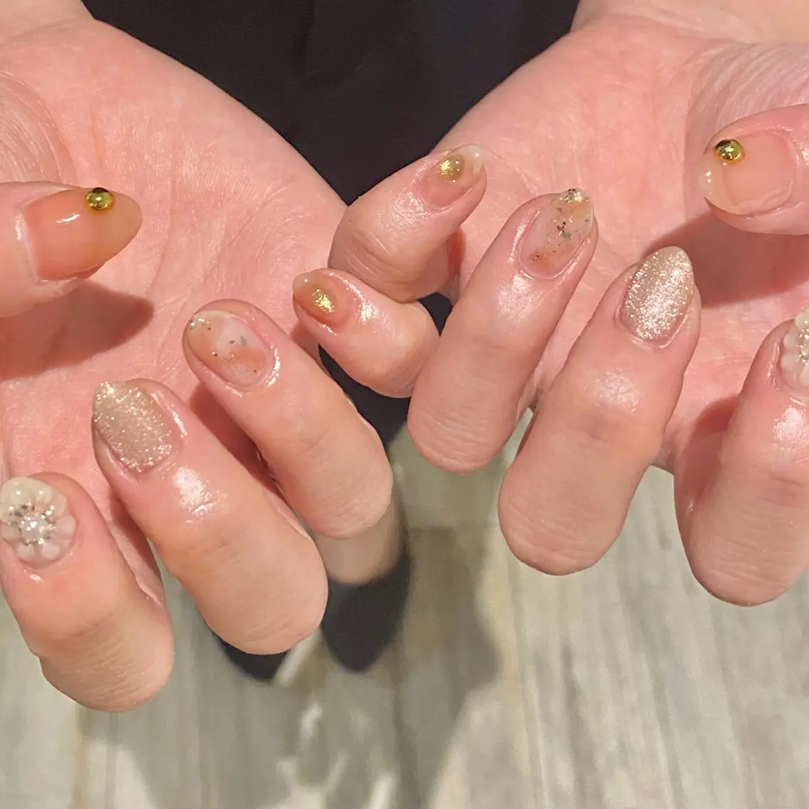 ネイル フラワーネイル マグネットネイル ニュアンスネイル ぷっくりネイル Loca.nails Kasumiのネイルデザイン