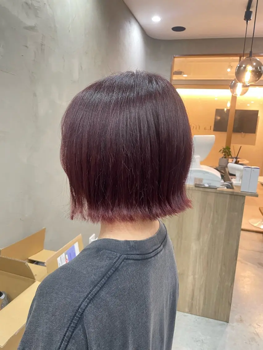 ミディアム カラー 切りっぱなしボブ ボブ ヘアカラー la fith hinaのヘアスタイル