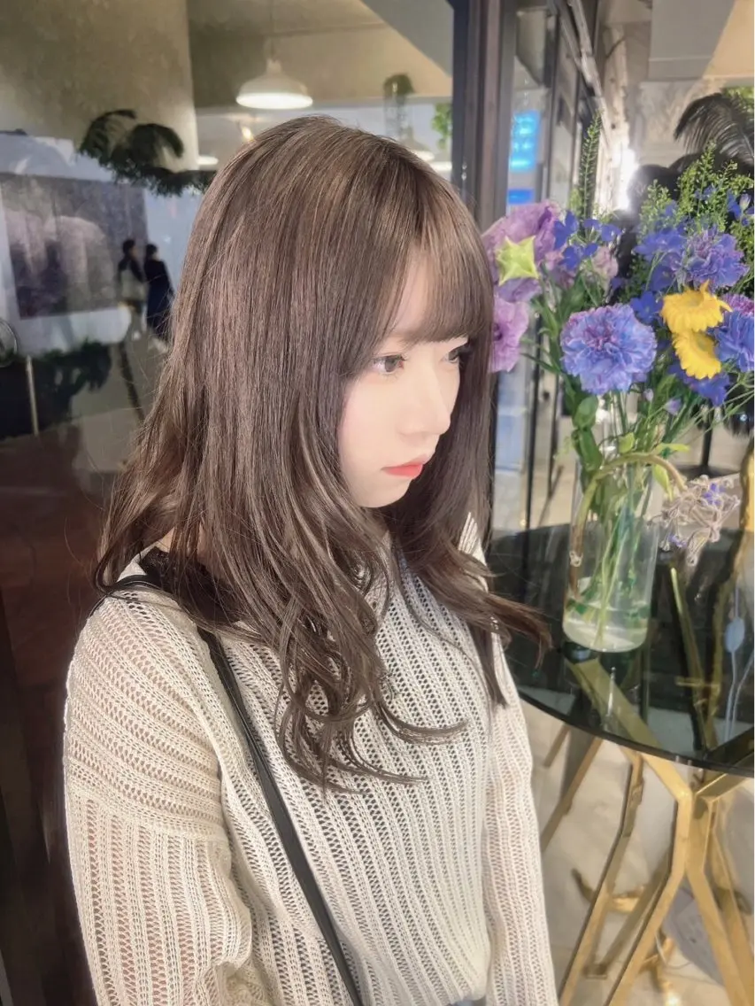 ロング カラー グレージュ AIRA/ブリーチ /透明感カラーのヘアスタイル