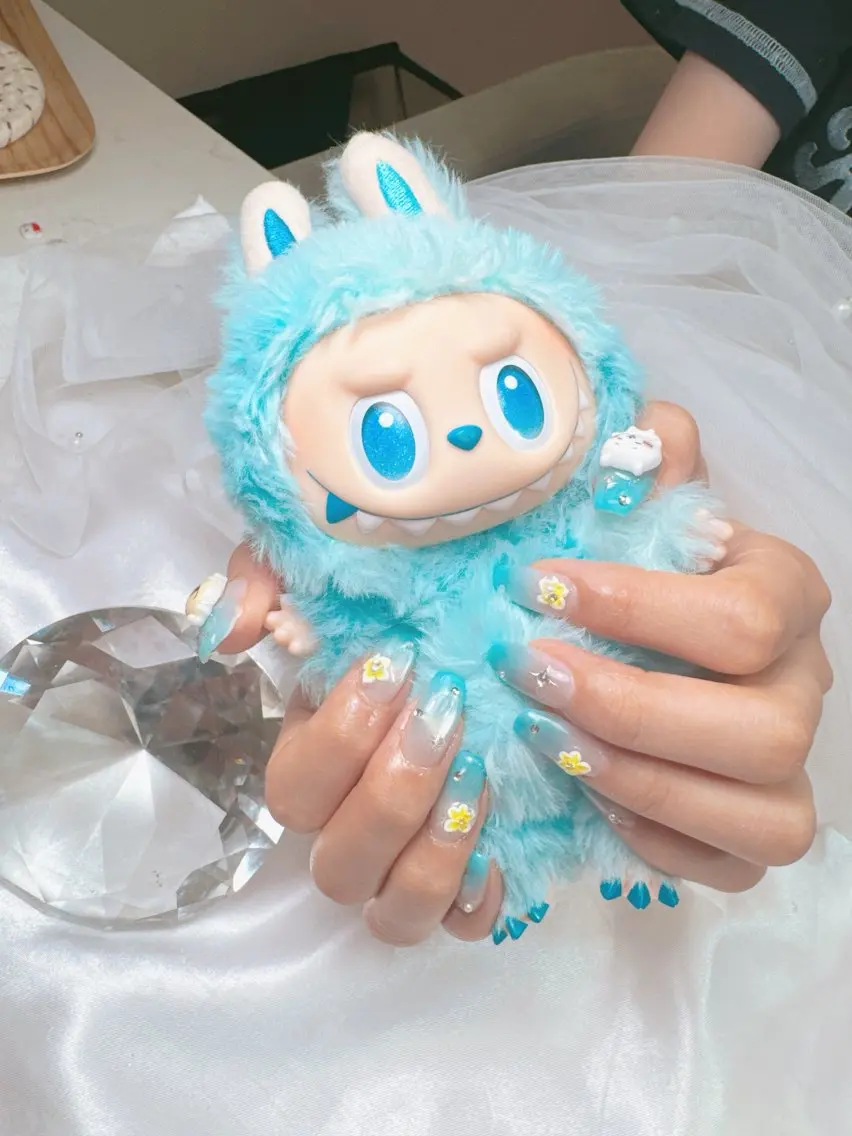 ネイル アートネイル チークネイル フレンチネイル ジェルネイル ガラスフレンチ ハンドネイル Queeens nailのネイルデザイン