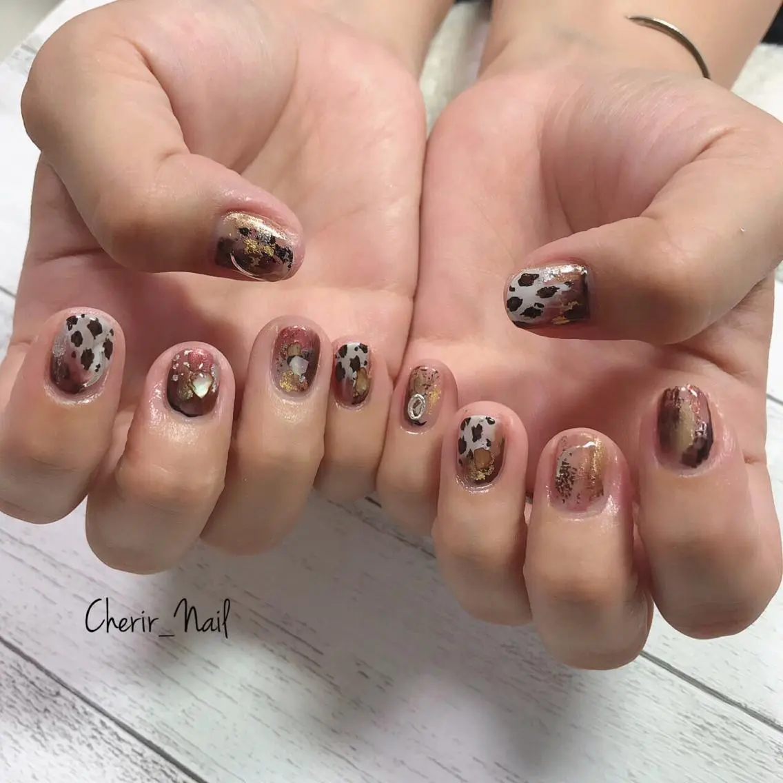 ネイル アートネイル ブラウン ニュアンスネイル ワンカラーネイル 赤色 Cherirnail kaoriのネイルデザイン