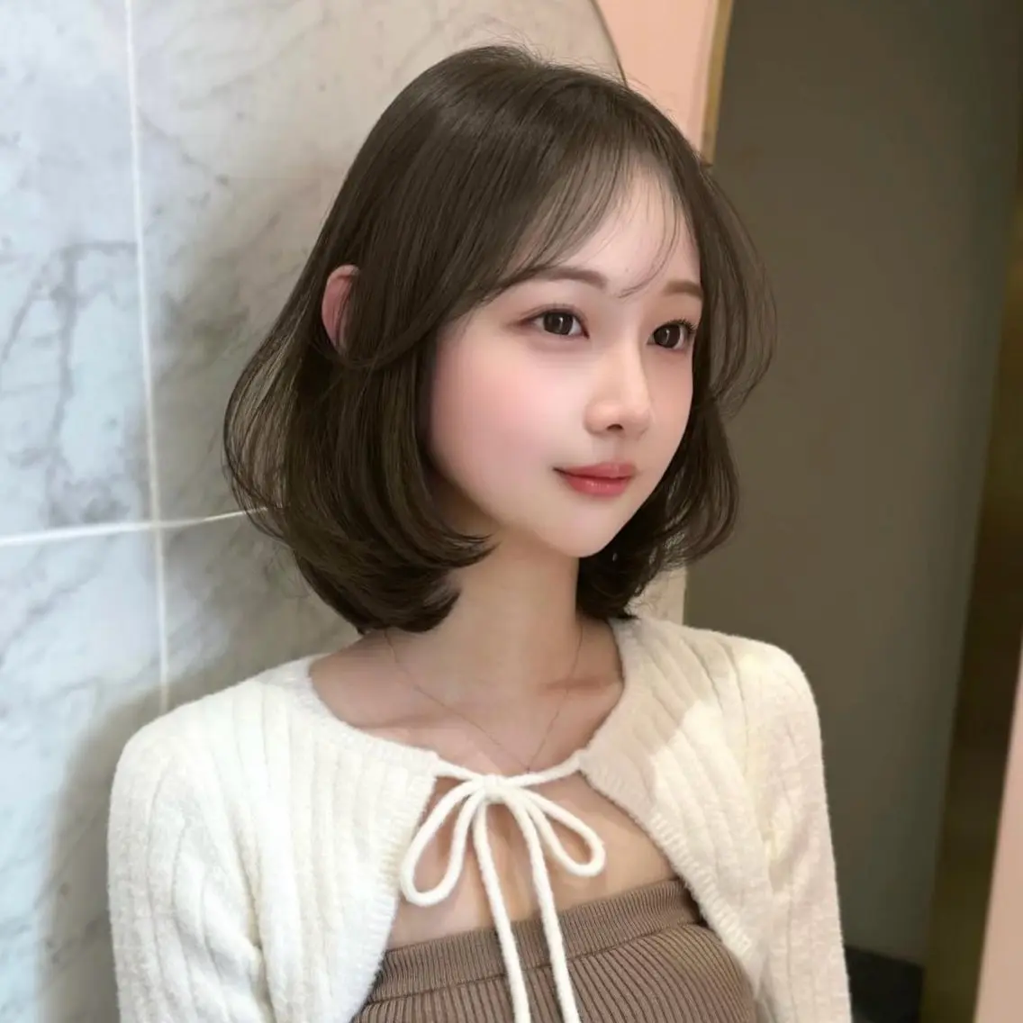 ミディアム カラー ボブレイヤー グレージュ オリーブカラー オリーブグレージュ オリーブグレー カット ヘアカラー トリートメント モテ韓国ヘア/ レイヤー🤍RIKAのヘアスタイル
