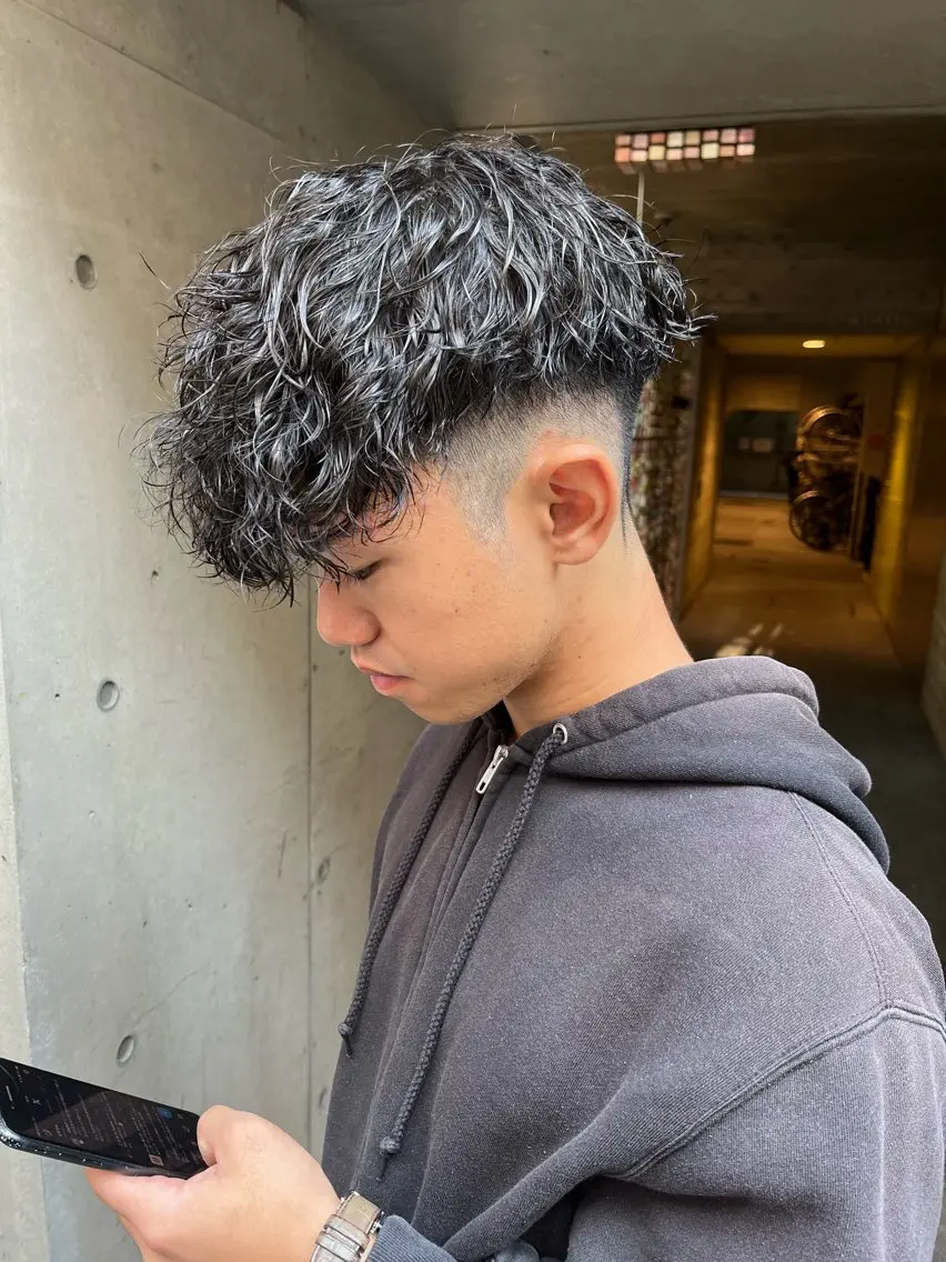 ショート パーマ メンズ メンズパーマ ツイストスパイラルパーマ スパイラルパーマ カット パーマ SCENEbyRAD helmのヘアスタイル
