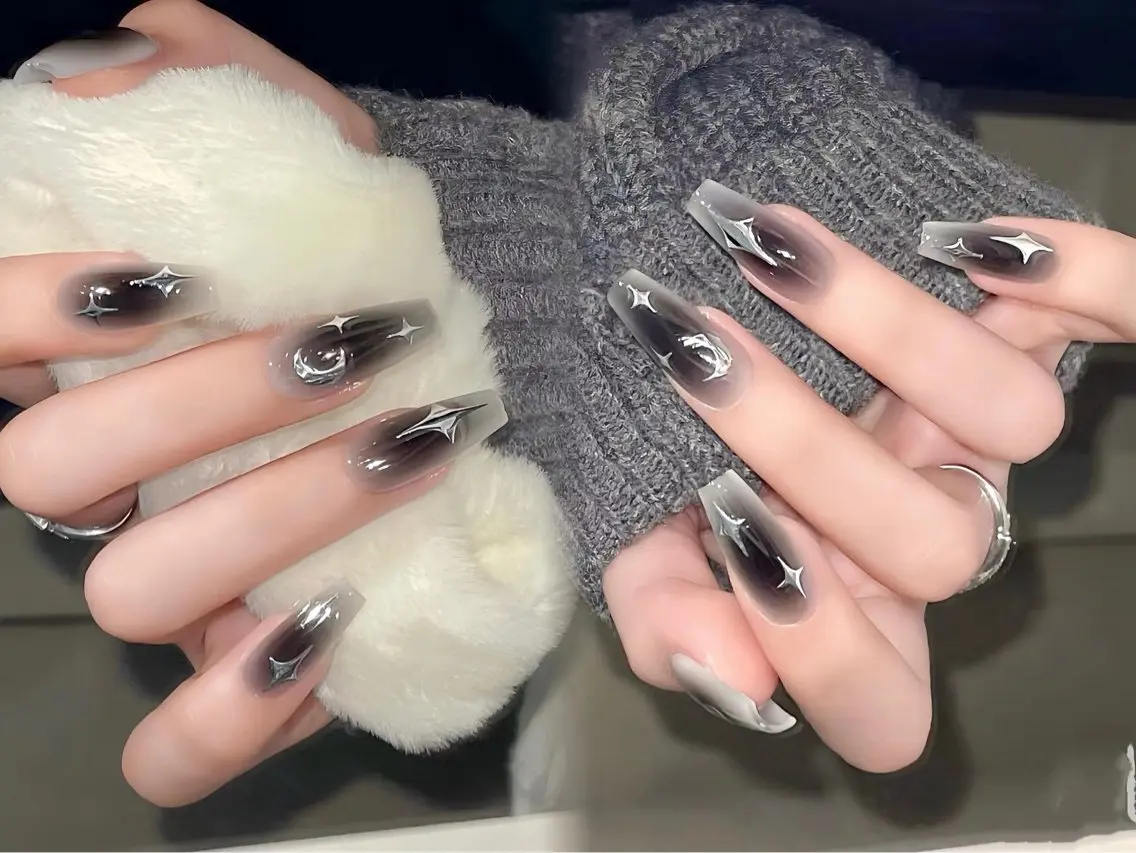 ネイル ブルー チークネイル 長さ出し ジェルネイル ゴールド ハンドネイル ハンドケア ラッキーネイルサロン 西川口東口店のネイルデザイン