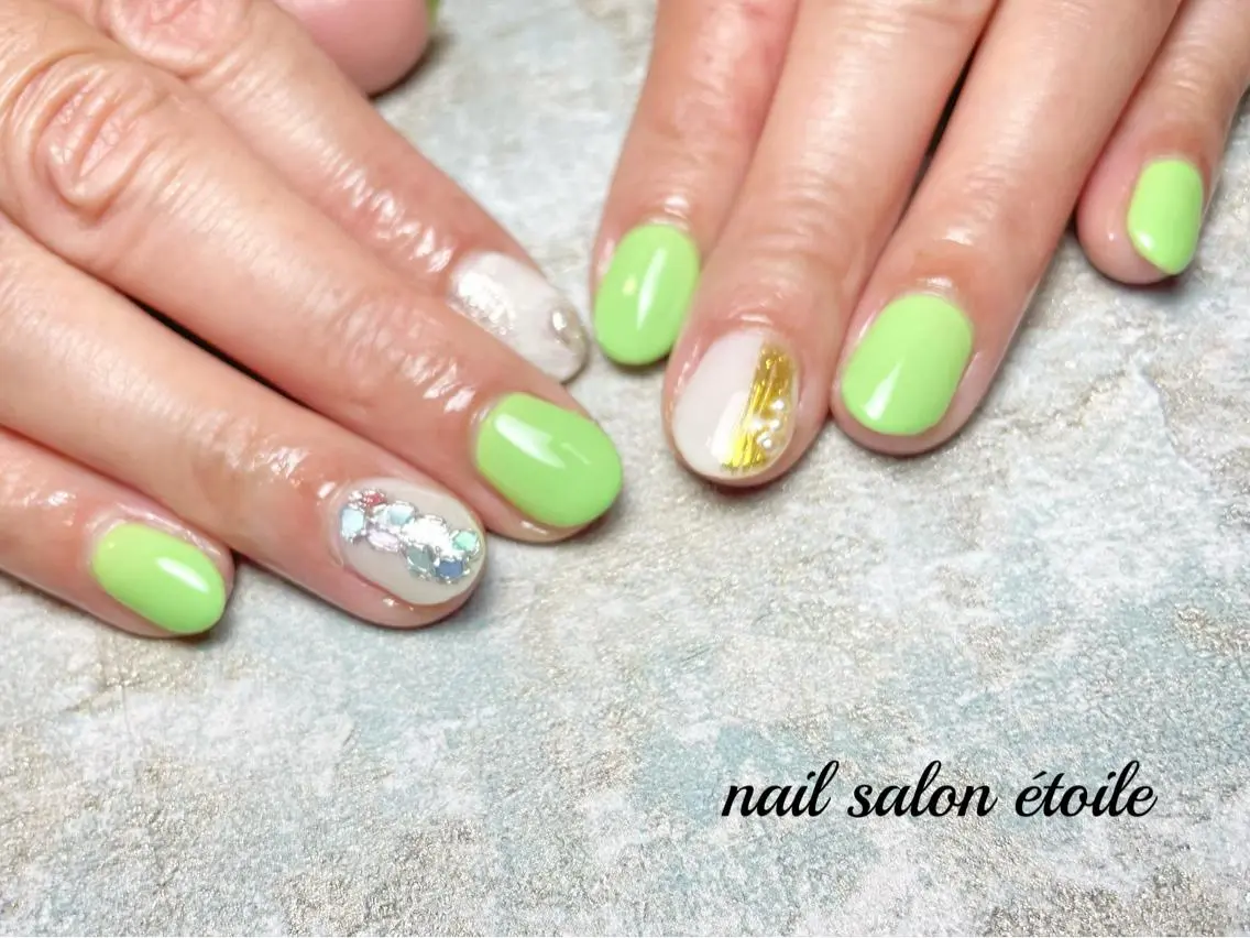 ネイル アートネイル ジェルネイル グリーン ミラーネイル ニュアンスネイル ハンドネイル nail salon étoileのネイルデザイン