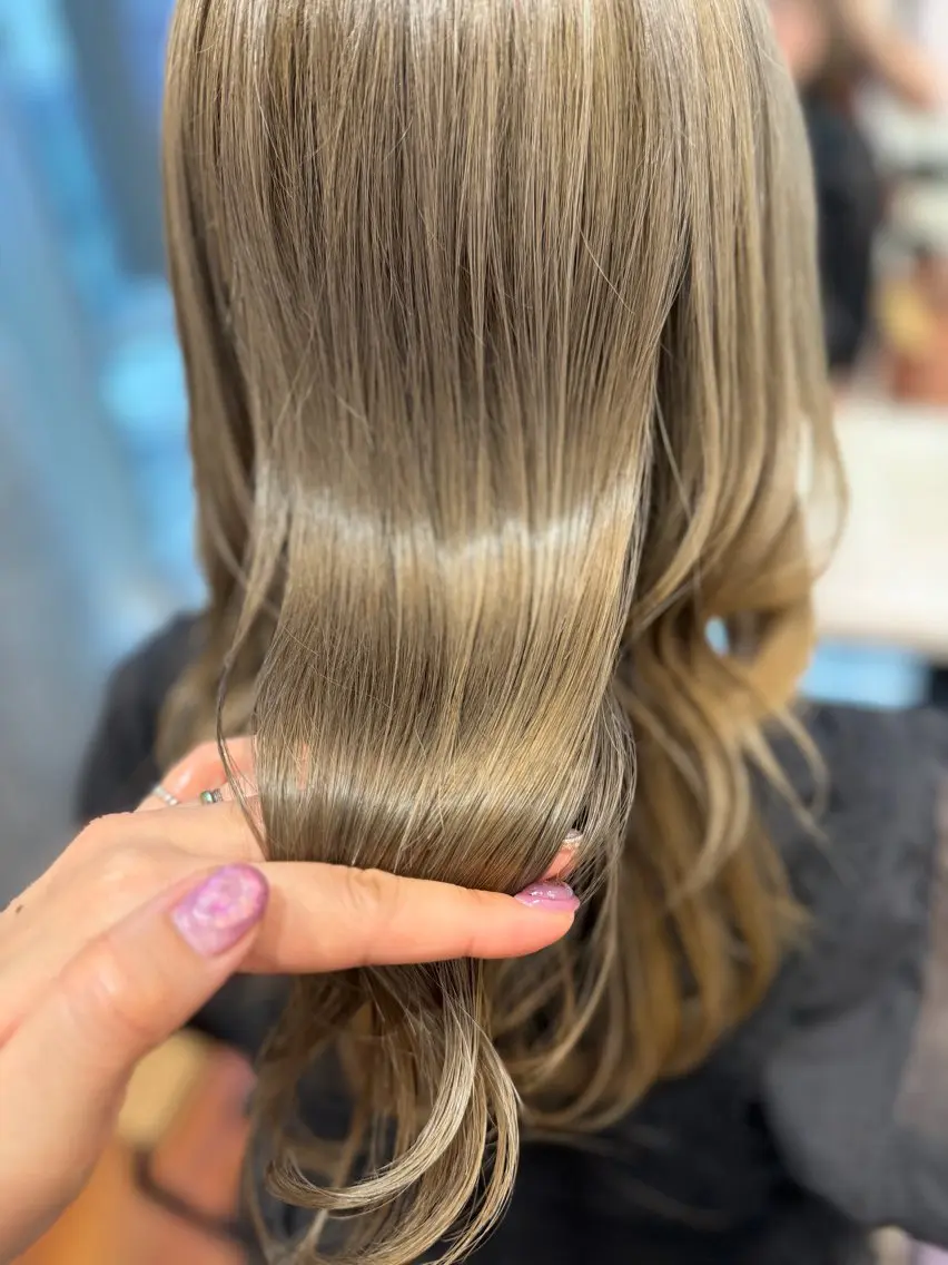 ロング カラー ベージュカラー 透明感カラー ダブルカラー ヘアカラー トリートメント 韓国カラーお任せ❤️ アサコサユリ🎀の眉毛・アイブロウイメージ