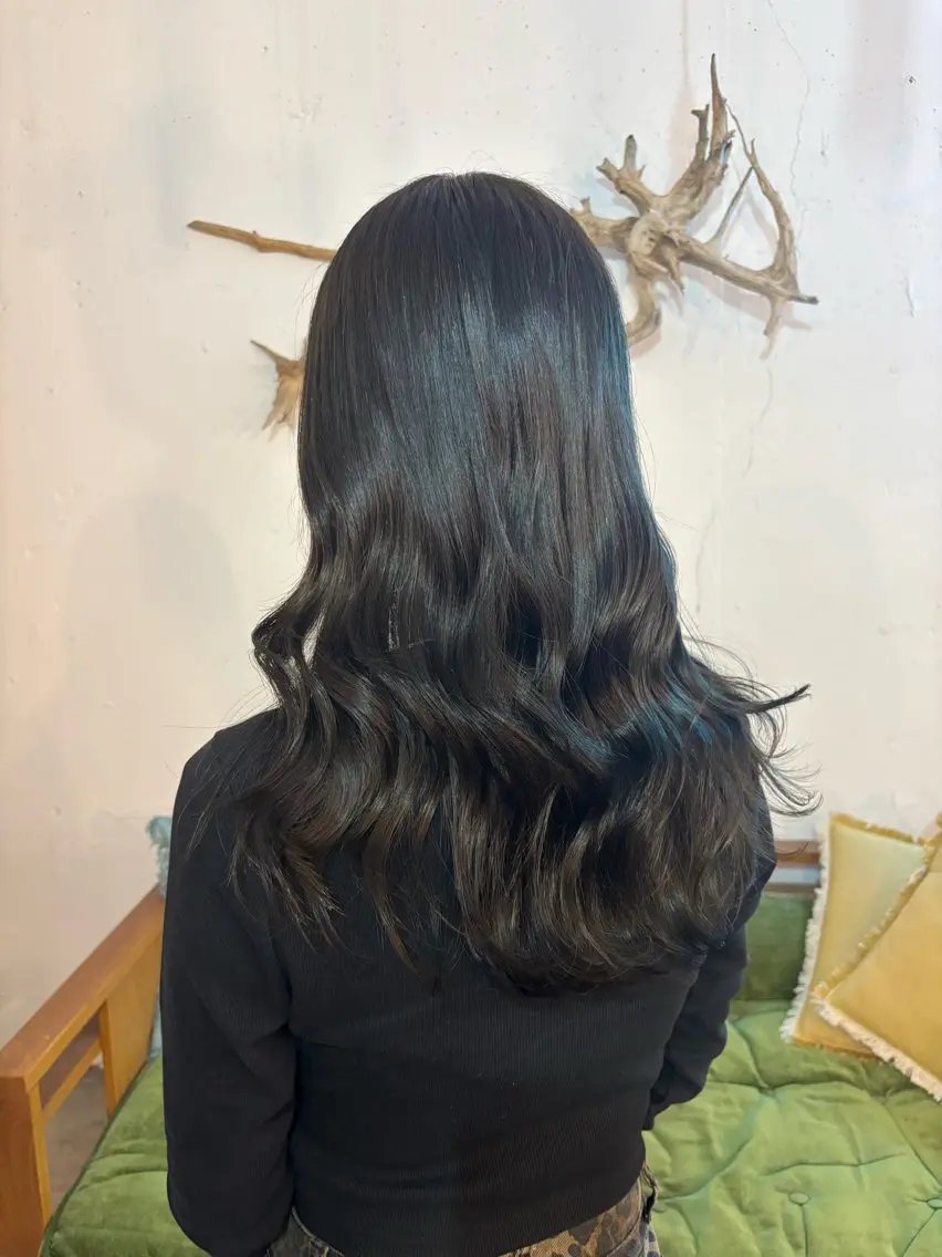 カラー オリーブカラー 六信 咲希のヘアスタイル