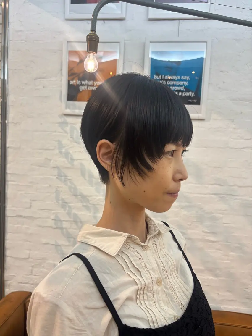 ショート ショートレイヤー レイヤーカット ショートヘア 岸良 莉里のヘアスタイル