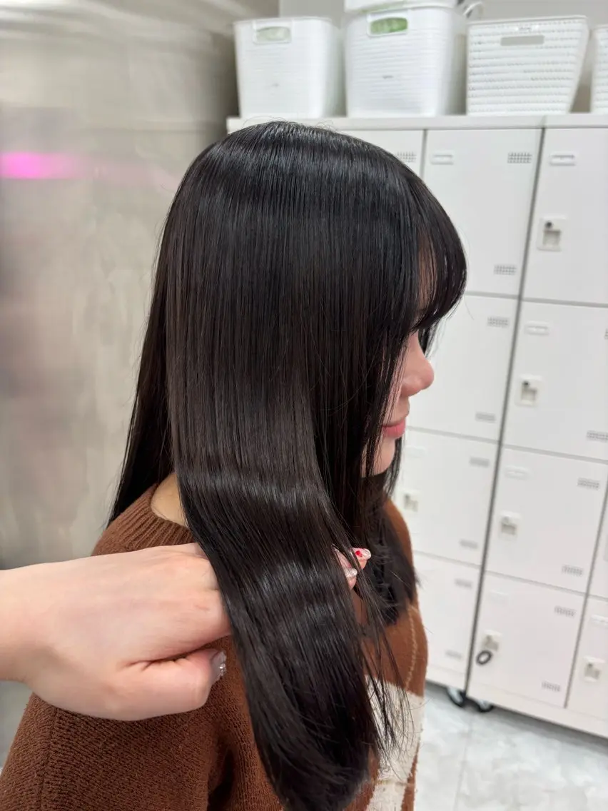 セミロング カラー 抜け感レイヤー︴ ニュアンスカラーのヘアスタイル