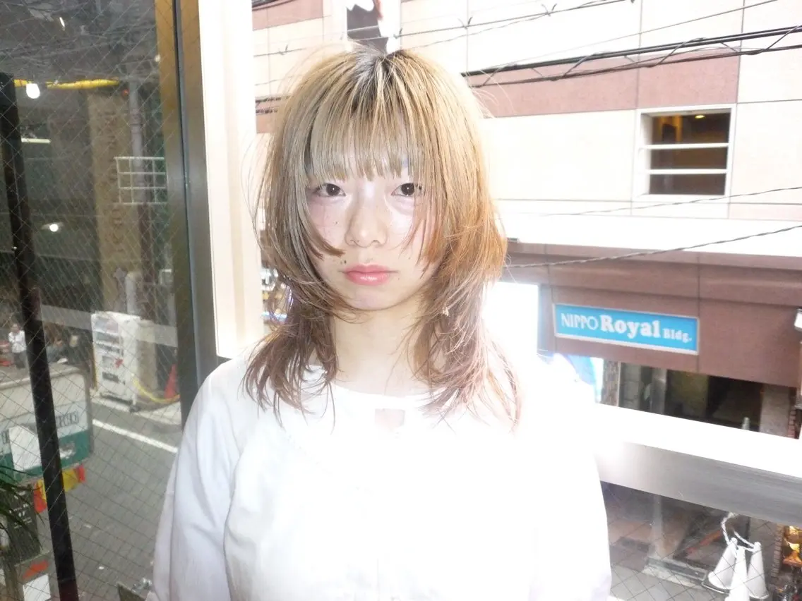 セミロング 心斎橋/ハイトーン/ レイヤーカットのヘアスタイル