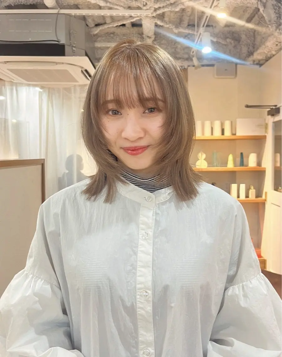 ミディアム 顔まわりレイヤー 顔周りカット レイヤーカット カット ヘアカラー トリートメント 義本 風佳のヘアスタイル