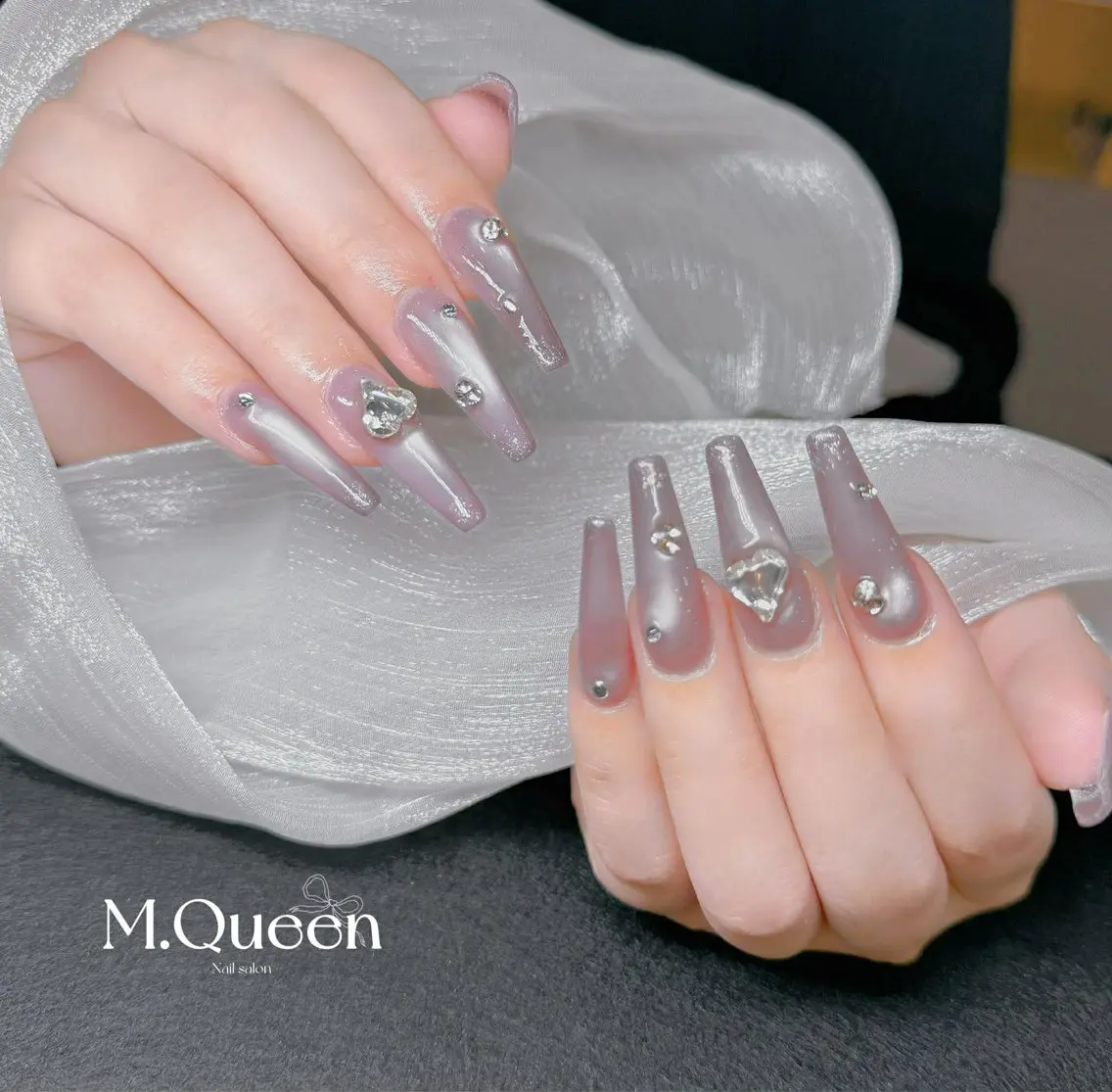 ネイル MQueen ネイルサロンのネイルデザイン