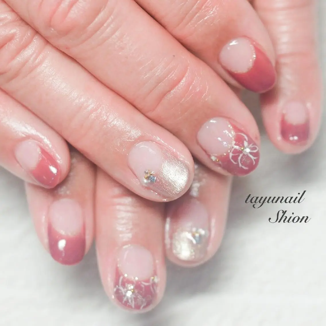 ネイル アートネイル ブルー フラワーネイル フレンチネイル ジェルネイル ネイルサロン 【たゆnail】のネイルデザイン