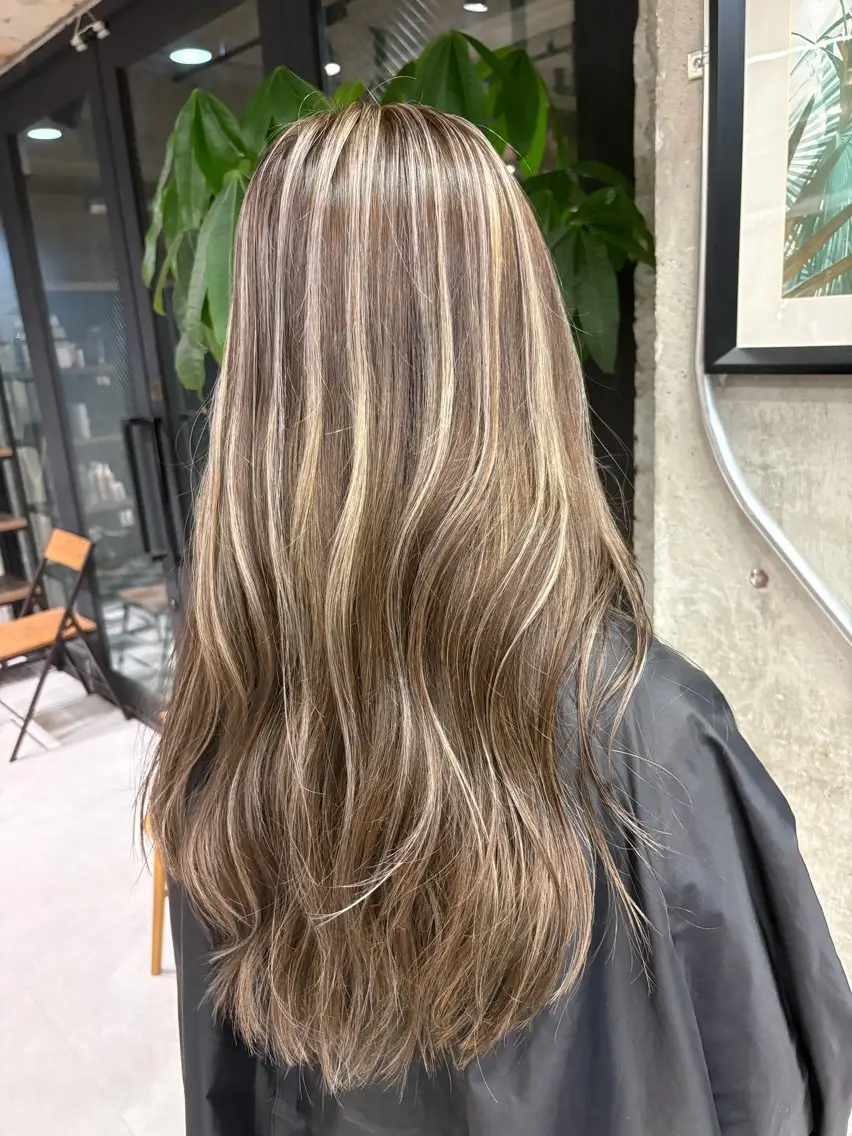 ロング カラー ブリーチ ハイライトカラー ハイライト カット ヘアカラー ♡ハイライトカラー shinri♡のヘアスタイル