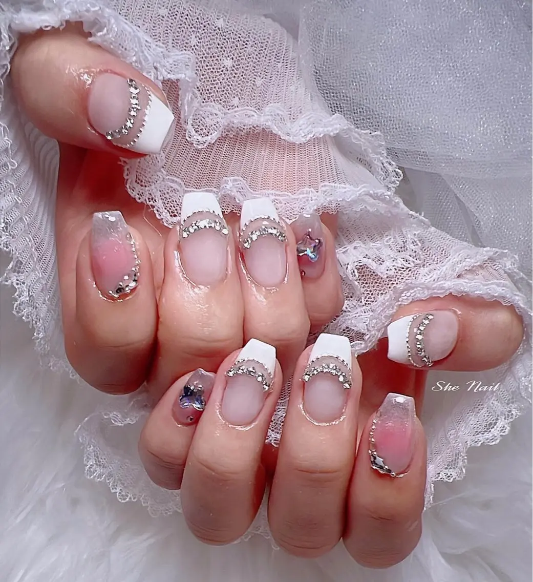 ネイル チークネイル 長さ出し フレンチネイル ガラスフレンチ キラキラネイル ISA_ BELLAのネイルデザイン