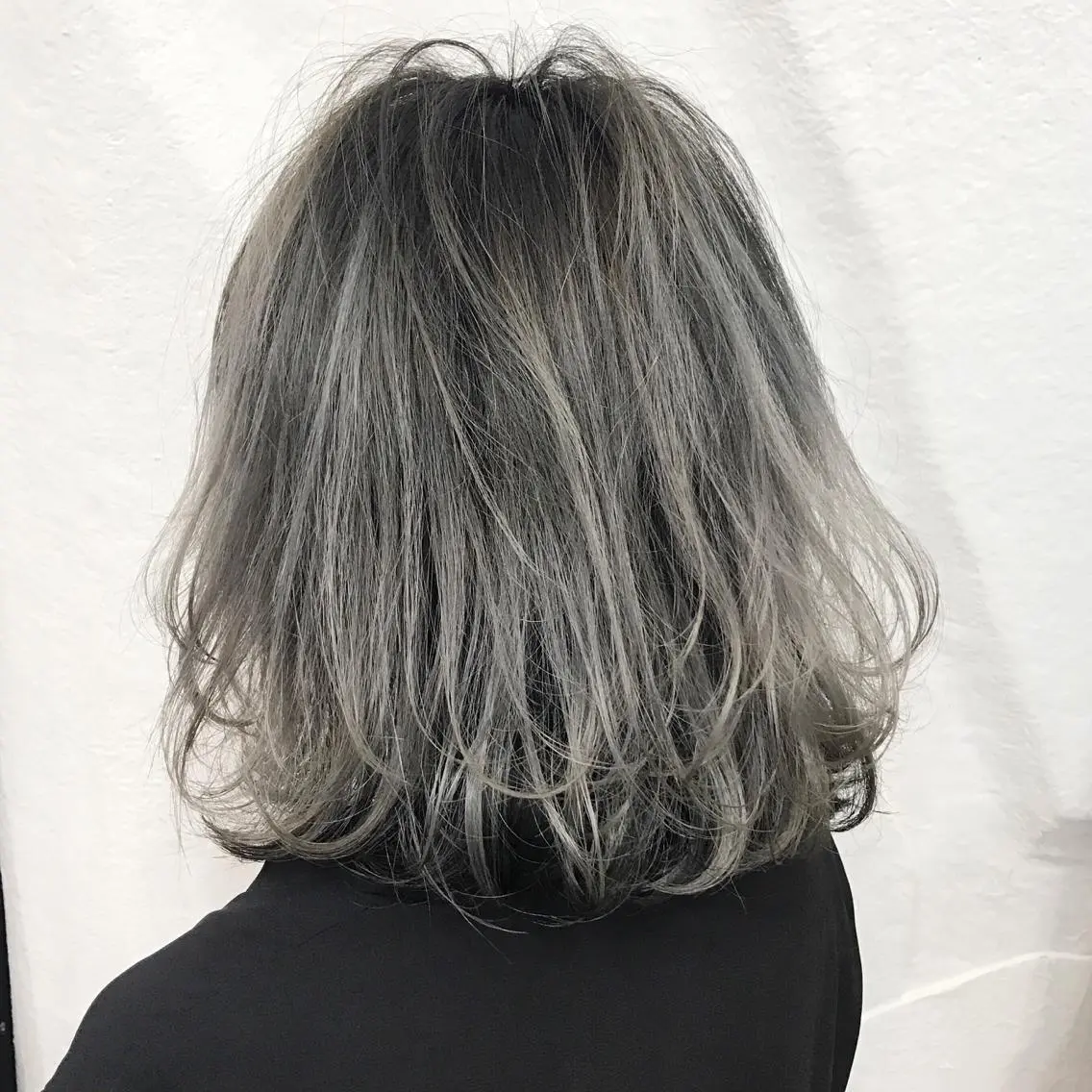 ミディアム カラー ブリーチ タンバルモリ レイヤーカット K-POP好き美容師 🇰🇷Kai.Yのヘアスタイル