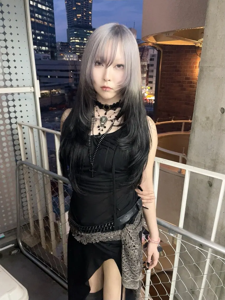 ロング カラー レイヤーカット ホワイト&レイヤーカ ットエクステ長畠俊輔のヘアスタイル