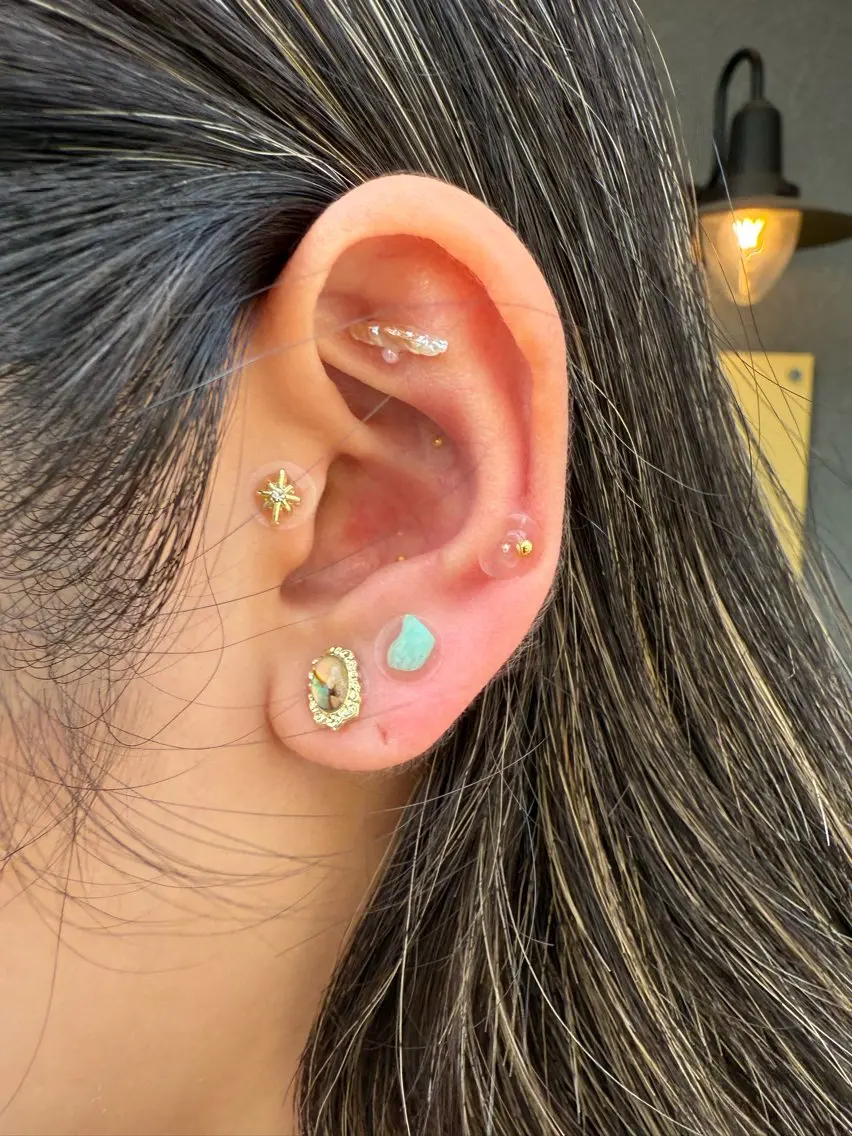 耳が一気におしゃれ可愛い✨　　　　　　　　　　　　　　　耳つぼジュエリー👂💎✨耳マッサージ付きの写真
