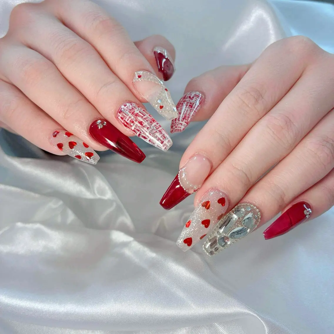 ネイル フレンチネイル グラデーション 韓国ネイル マグネットネイル ニュアンスネイル ハンドネイル ハンドケア Hara Nail 【持ち込みOK】のネイルデザイン