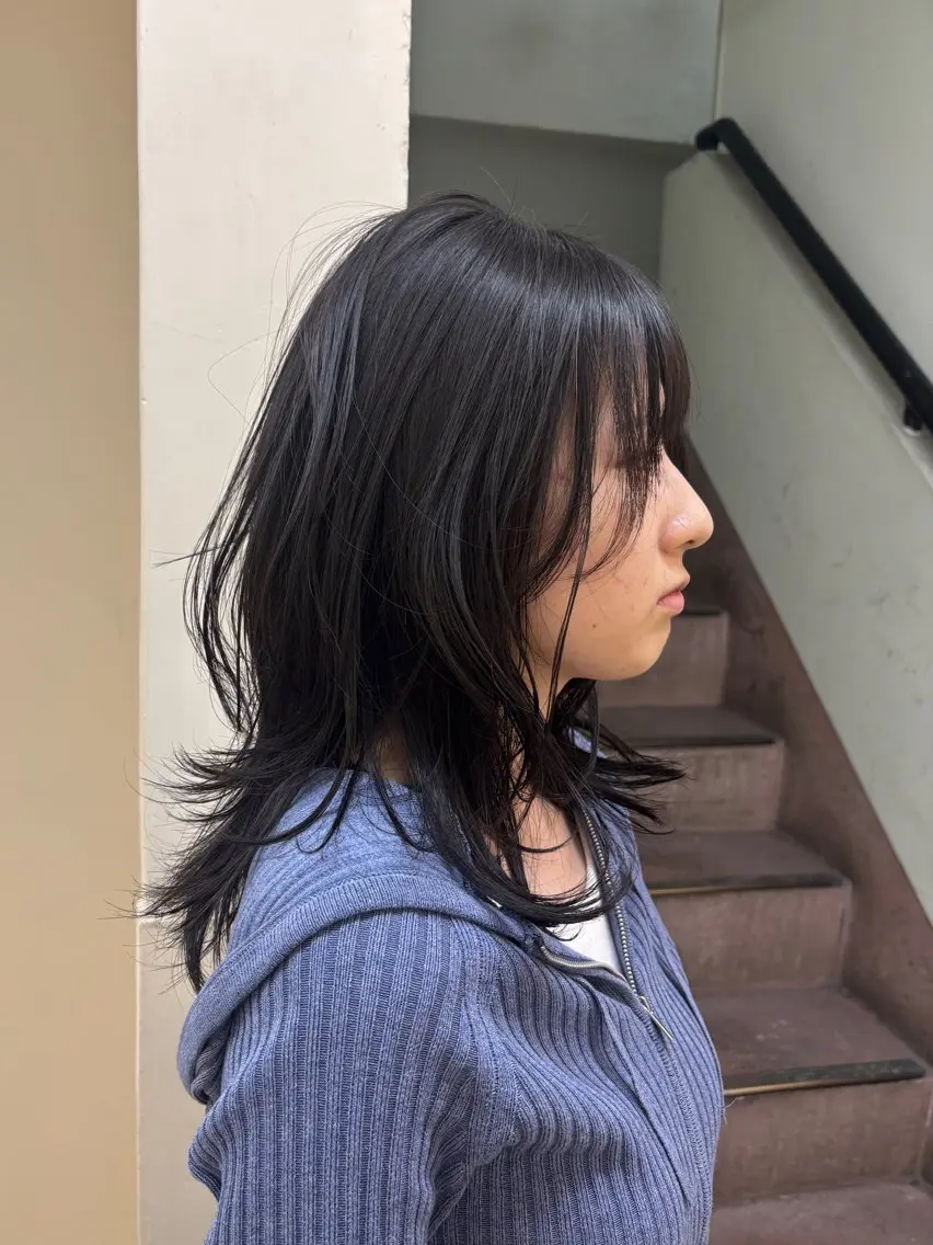 ミディアム レイヤーカット 長崎 紗南のヘアスタイル