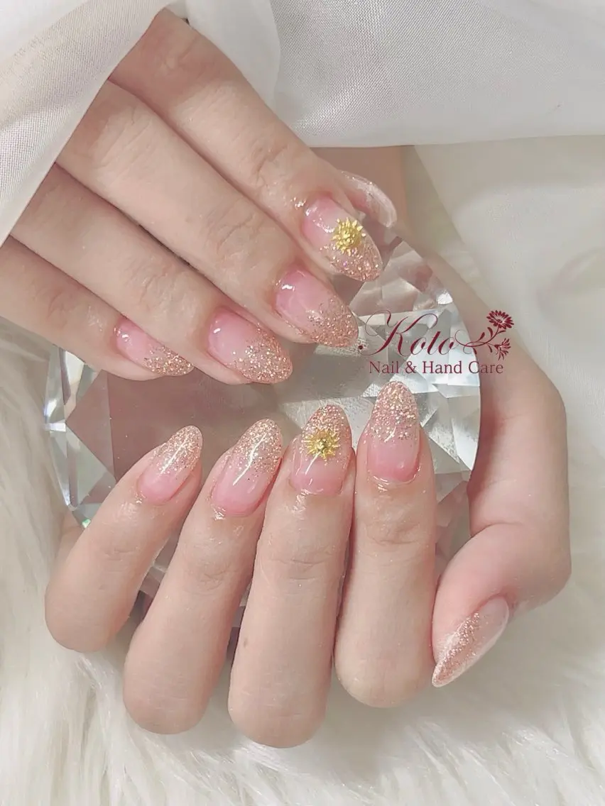 ネイル 長さ出し ジェルネイル グラデーション ラメ(グリッター) ラメグラデーション ハンドネイル Nail Salon KOTOのネイルデザイン