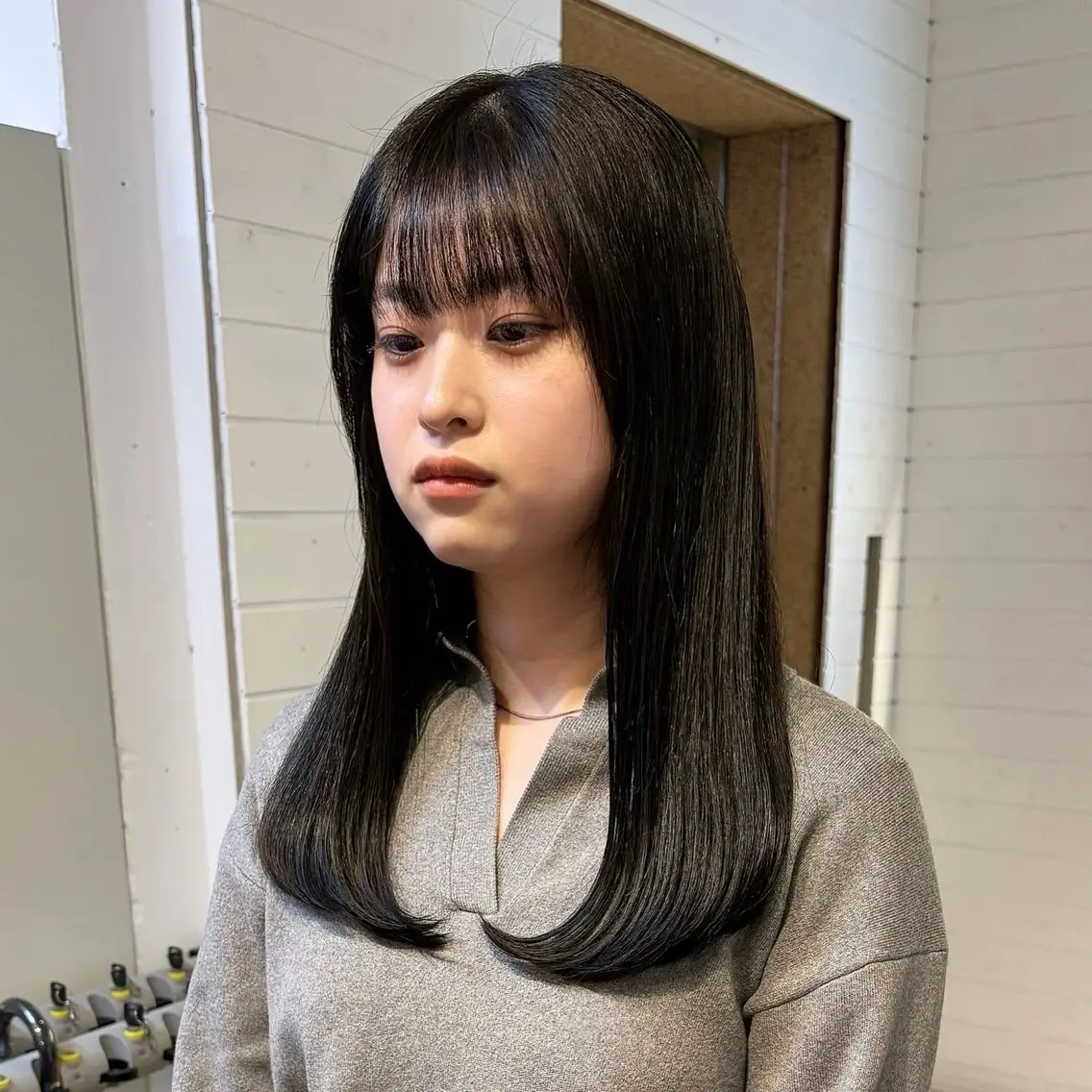 セミロング カラー 黒髪 透明感カラー mina / 透明感ベージュカラーのヘアスタイル