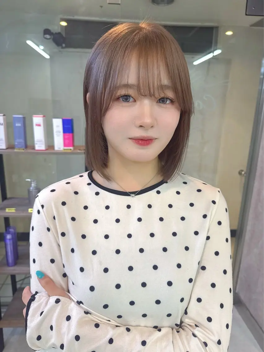 ミディアム カラー ベージュカラー ブリーチ ミルクティーベージュ ヘアカラー デザインカラー/ ジュンナのヘアスタイル