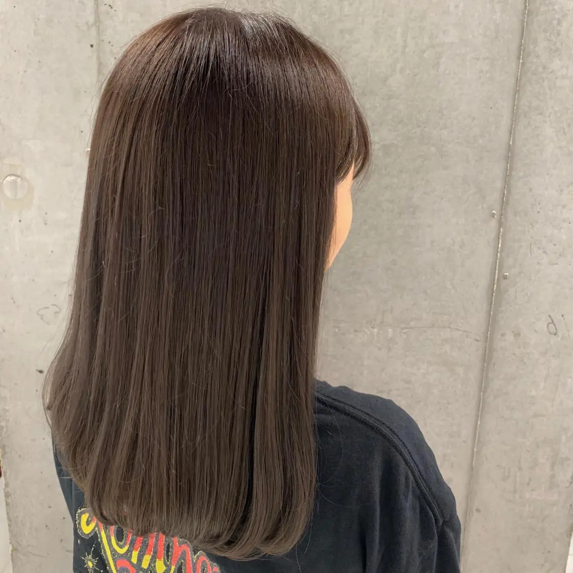セミロング カラー グレージュ 梅本 有希のヘアスタイル