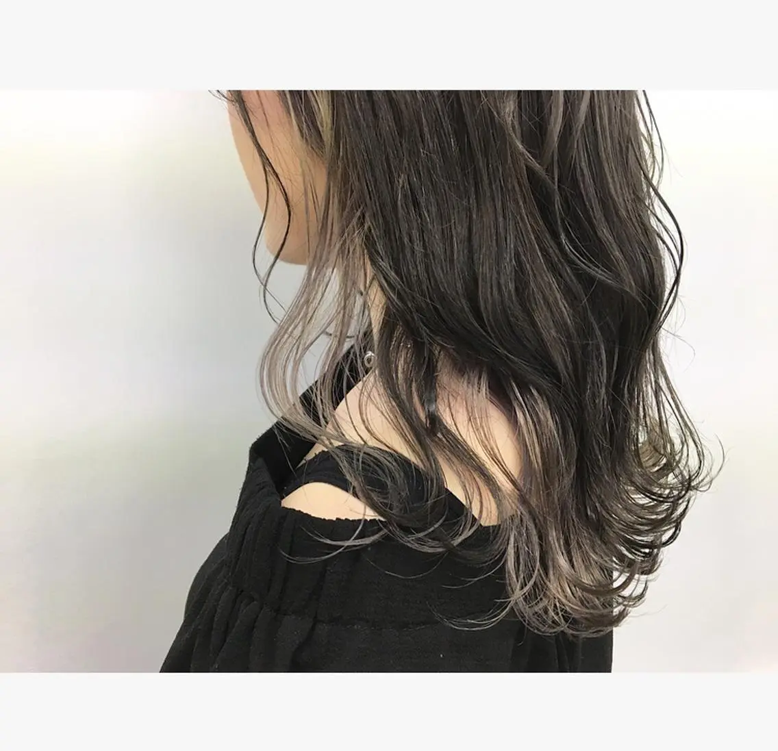 セミロング カラー アッシュ インナーカラー シルバー カット ヘアカラー トリートメント 鈴木 翔梧のヘアスタイル