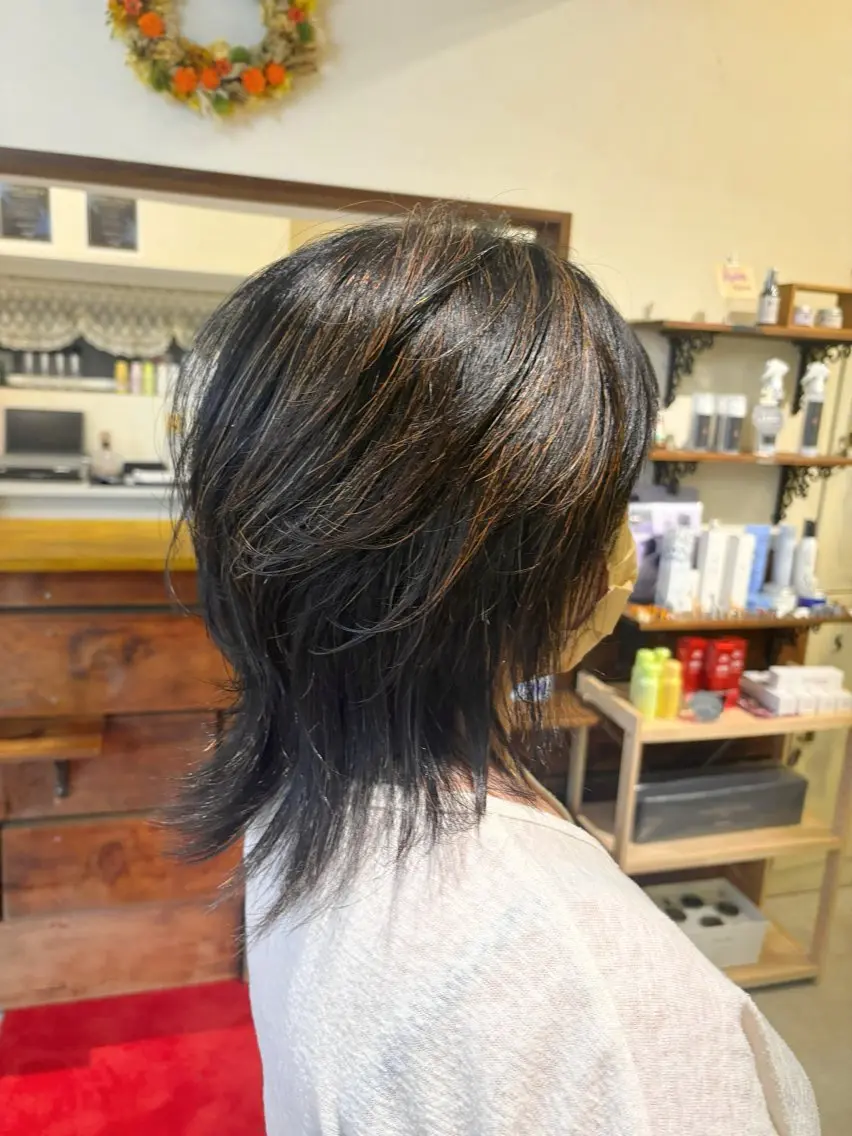 ミディアム レイヤーカット ウルフカット ウルフレイヤー カット Chisato /Regolithのヘアスタイル