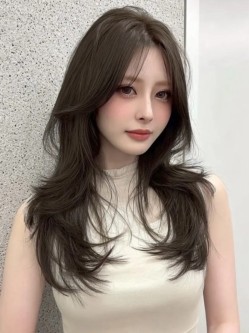 ロング カラー パーマ 髪質改善 韓国風ヘア 縮毛矯正 ストレートパーマ カット パーマ 西 優衣奈のヘアスタイル