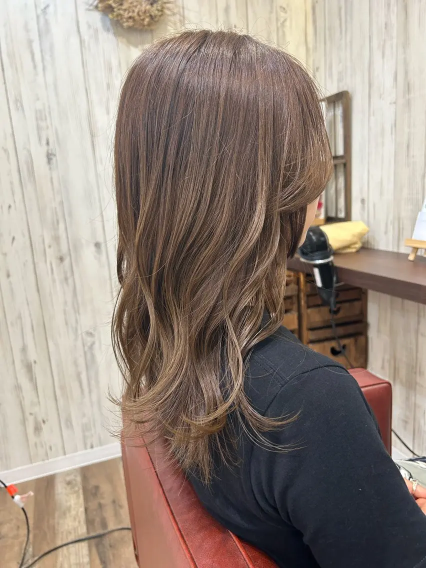 セミロング カラー 透明感カラー カット ヘアカラー トリートメント 伊藤 みきのヘアスタイル