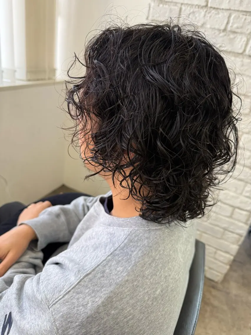 ミディアム パーマ メンズ ミディアムパーマ メンズパーマ メンズスパイラルパーマ スパイラルパーマ カット パーマ MEN'S特化🌈 KATOのヘアスタイル