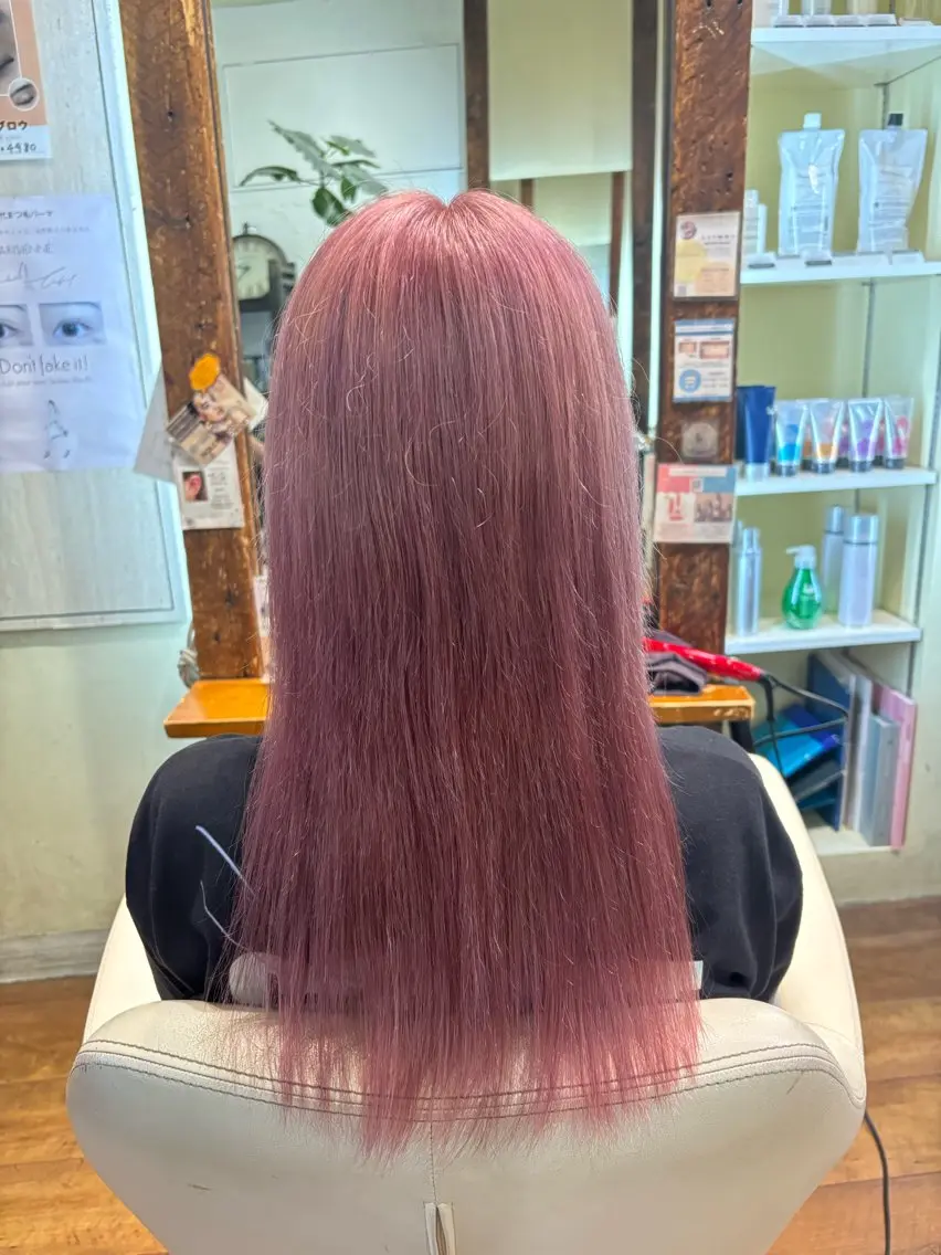 セミロング カラー ピンクカラー 倉澤 愛理のヘアスタイル