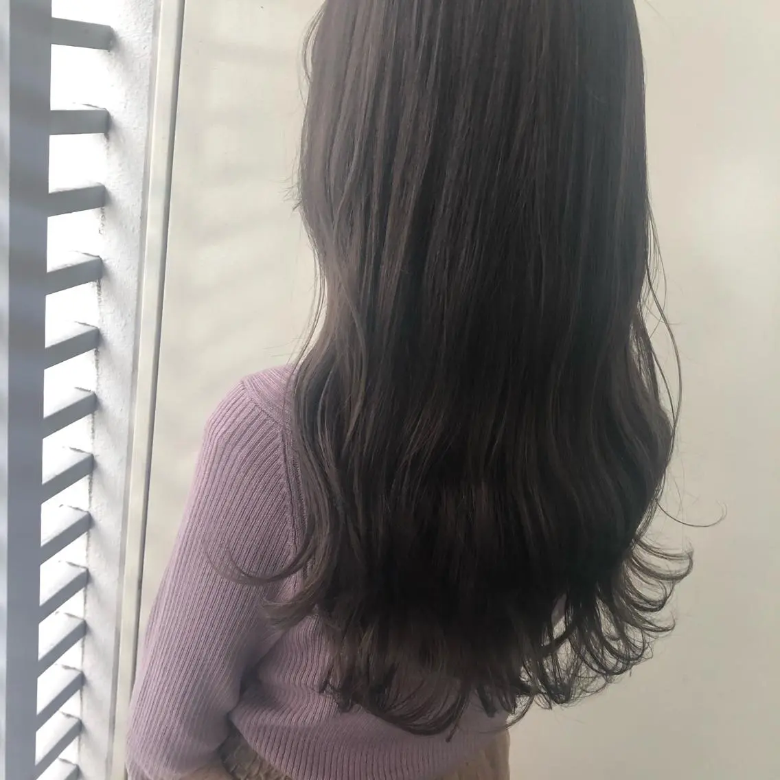 セミロング カラー ダークグレー ダークグレージュ グレージュ 韓国🇰🇷レイヤー 映える顔周り🩷のヘアスタイル