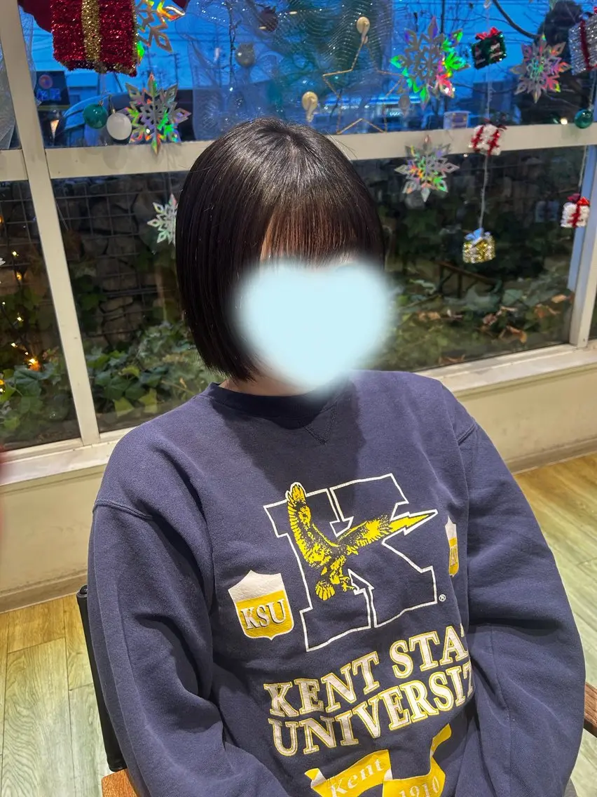 ミディアム ボブ 顔まわりレイヤー 顔周りカット レイヤーカット 鳴海 美海のヘアスタイル