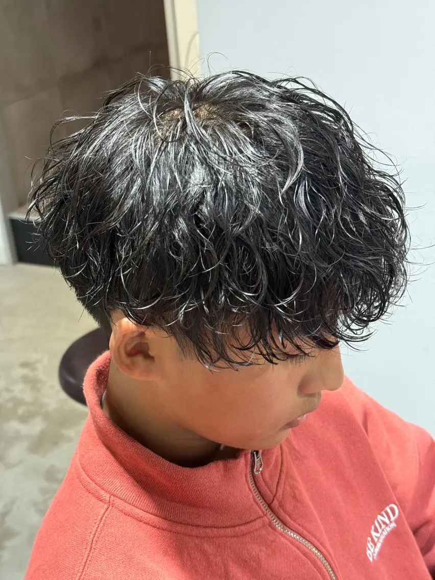 ショート パーマ メンズ メンズパーマ ツイストスパイラルパーマ 波巻きパーマ スパイラルパーマ カット パーマ メンズカットパーマ ✂️ JOYAのヘアスタイル