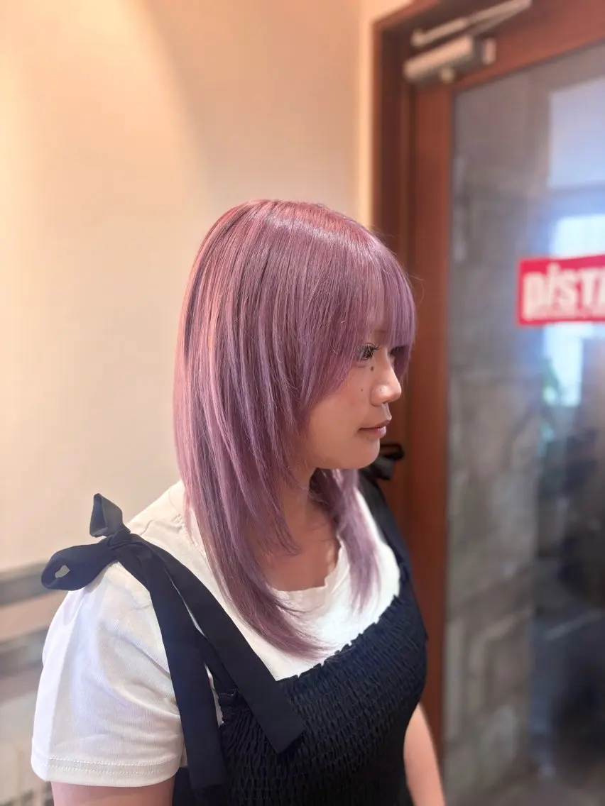 セミロング カラー ブリーチ 透明感カラー ラベンダーカラー ピンクカラー ピンクラベンダー ヘアカラー トリートメント 🩷RIHO 🩷のヘアスタイル