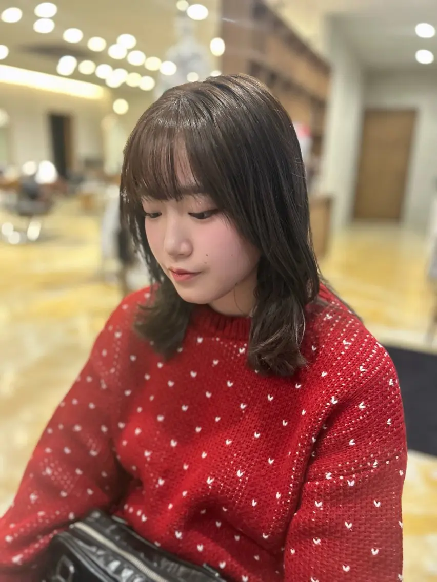 ミディアム カラー ベージュカラー 透明感カラー オリーブベージュ くびれヘア レイヤーカット カット ヘアカラー トリートメント カノエ下関熊野店 /つきかのヘアスタイル