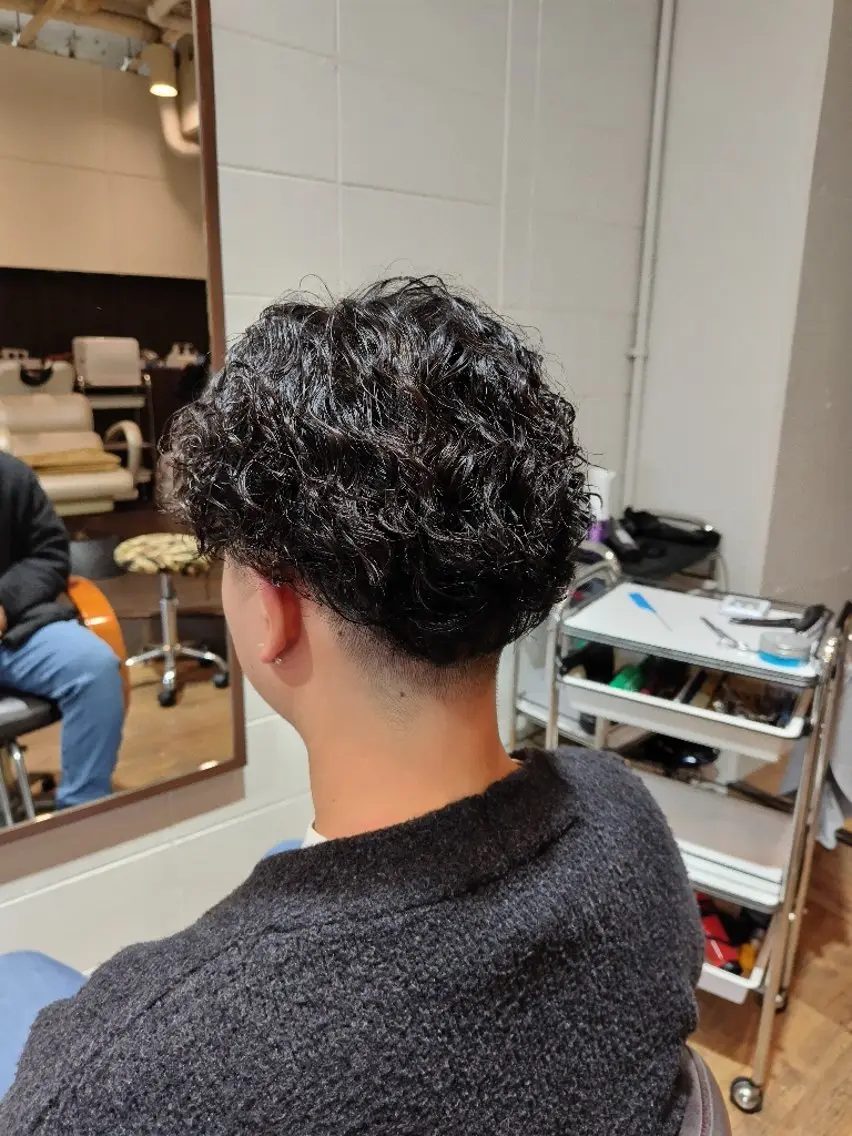 メンズ ショート ツーブロック パーマ 反保 裕伸のヘアスタイル