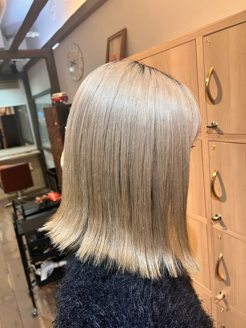 ミディアム ボブ 外ハネヘア カット 臺 佳連のヘアスタイル