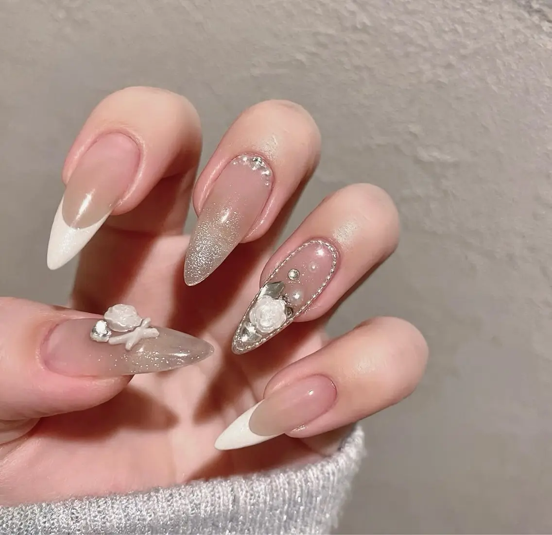 ネイル チークネイル ドット フットネイル フレンチネイル グラデーション ハンドネイル ハンドケア Aria Nail Beautyのネイルデザイン
