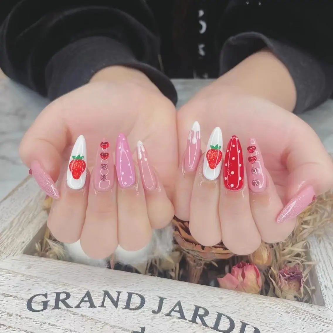 ネイル アートネイル 赤色 Babarla Nailのネイルデザイン