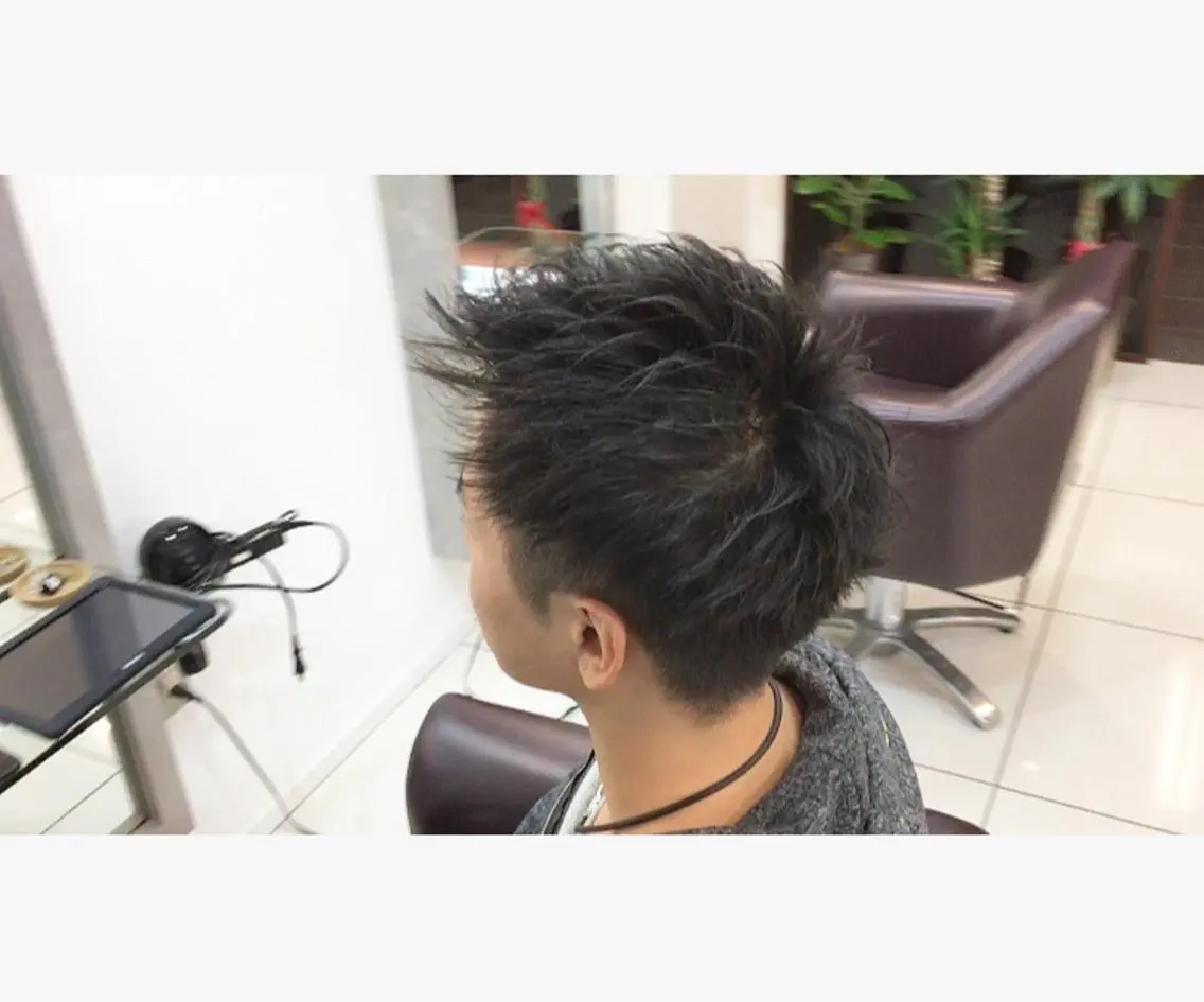メンズ モヒカン ツーブロック 刈り上げ カット 鈴木 翔梧のヘアスタイル