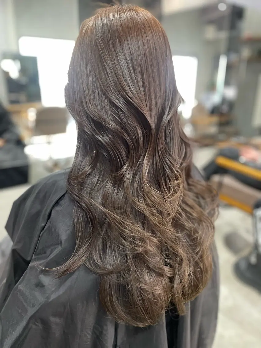 ロング カラー ベージュカラー AIRI layer cut hairのヘアスタイル