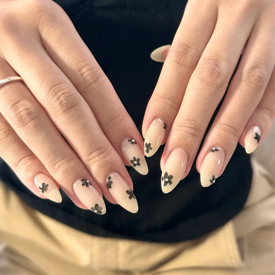 ネイル アートネイル ニュアンスネイル ハンドネイル アヤカ🫧‪ Chapi.nailのネイルデザイン