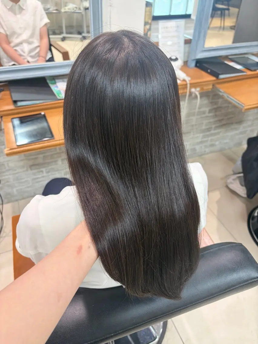 セミロング カラー 透明感カラー🎀／ 寒色カラー／マツエクのヘアスタイル