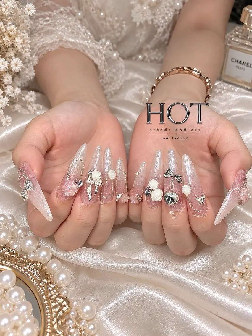 ネイル アートネイル オーロラネイル クリアネイル 長さ出し フレンチネイル ハンドネイル HOT Nail Salonのネイルデザイン