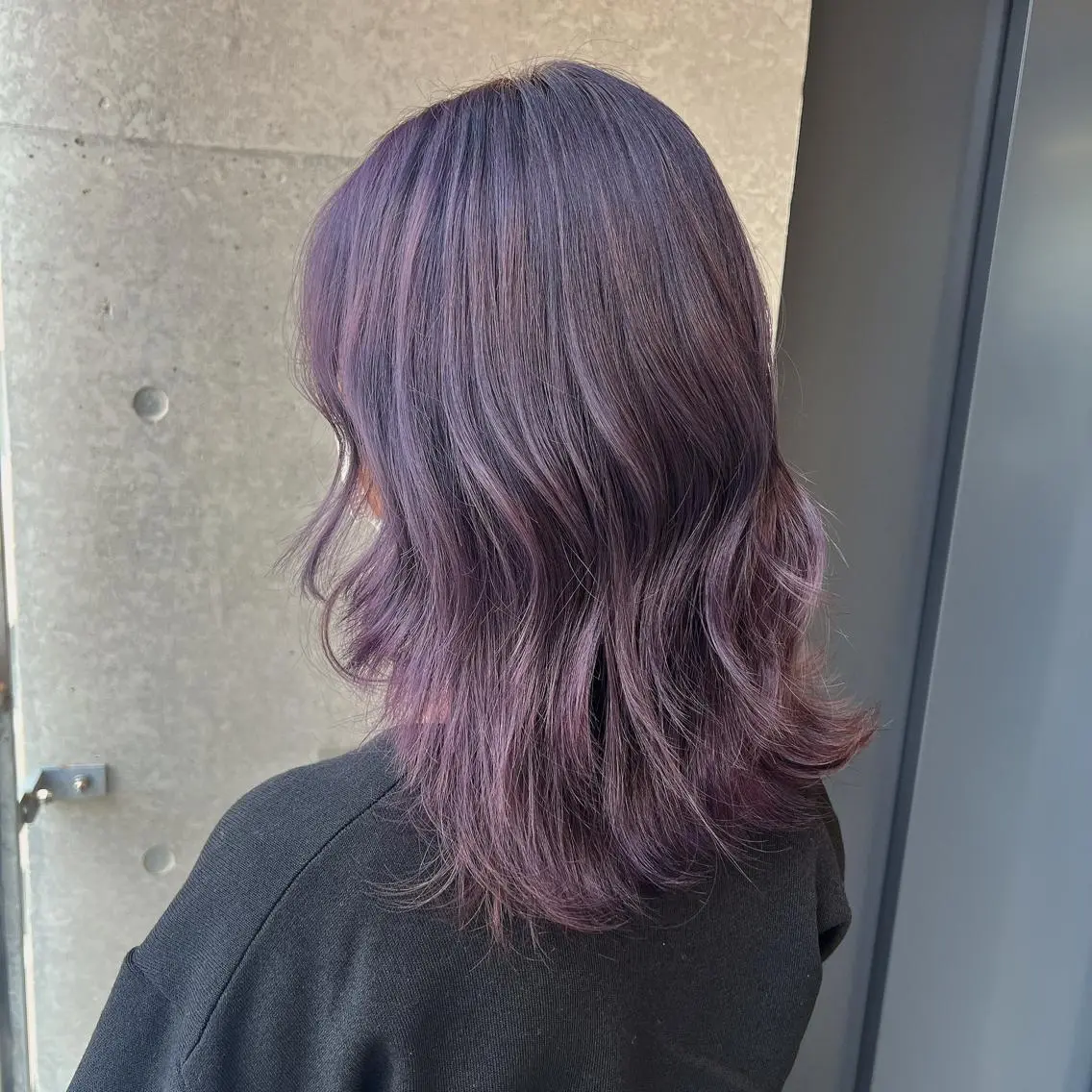 セミロング カラー パープルカラー ヘアカラー 吉野 瑳桜のヘアスタイル