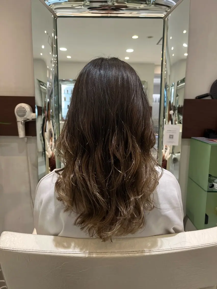 ロング パーマ ロング カット ヘアカラー パーマ トリートメント コテ巻き風パーマ 藤澤　知彌のヘアスタイル
